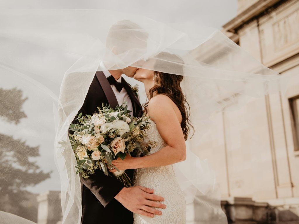 celebrante-professionista-moncalieri-matrimonio Coppia appena sposata