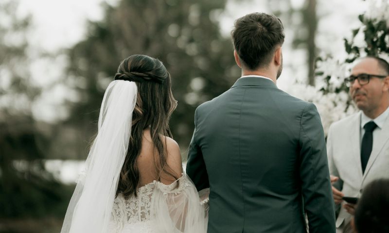 Celebrazione di un matrimonio all'aperto