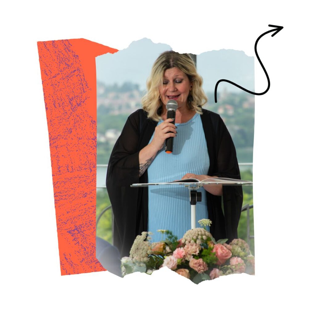 Stefania Marvulli che celebra un matrimonio