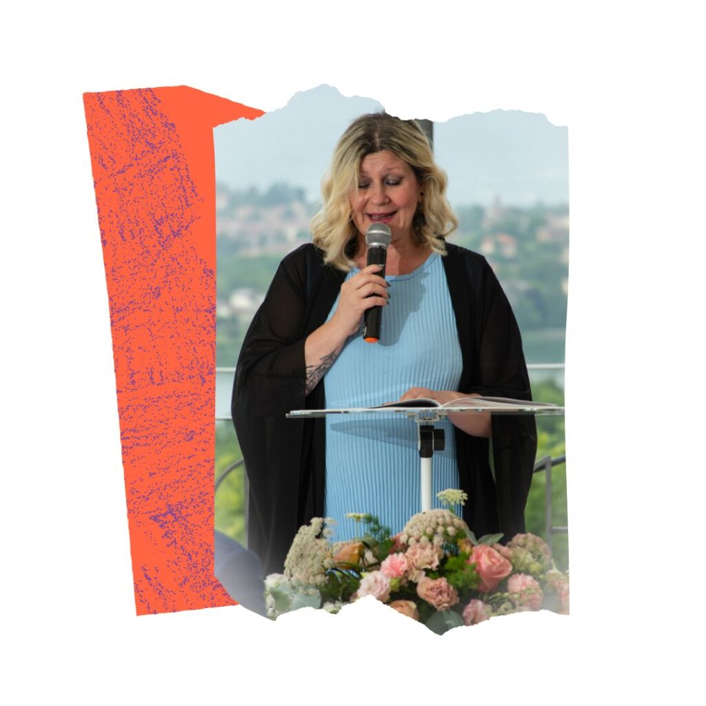 Stefania Marvulli che celebra un matrimonio