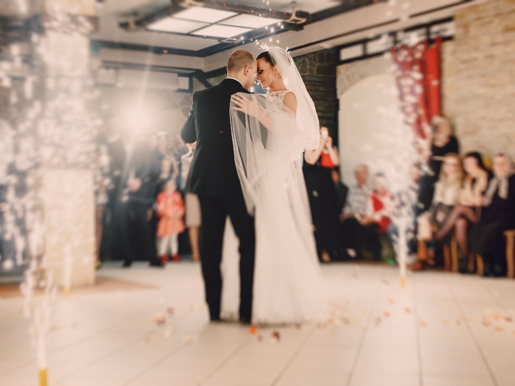 cantante per matrimoni chieri Ballo di matrimonio dei due sposi