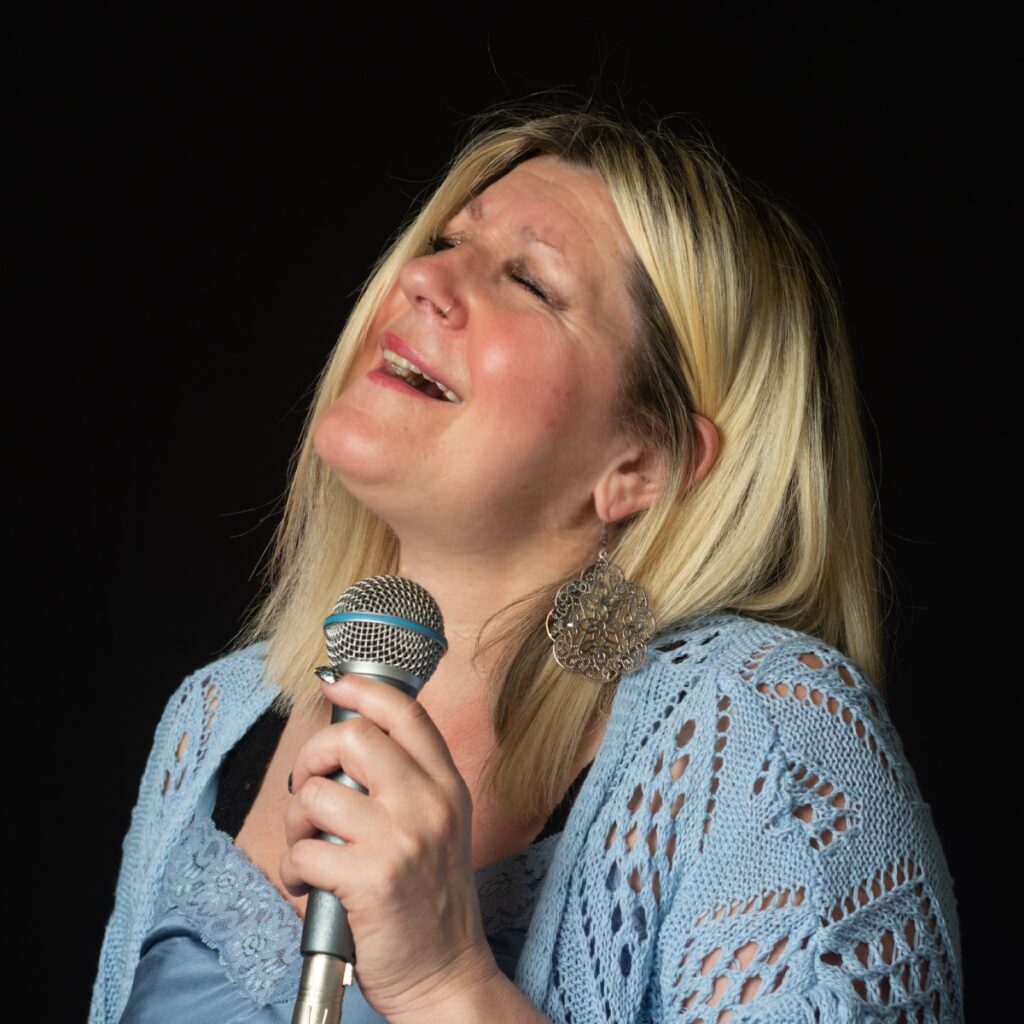 Stefania Marvulli in veste di cantante