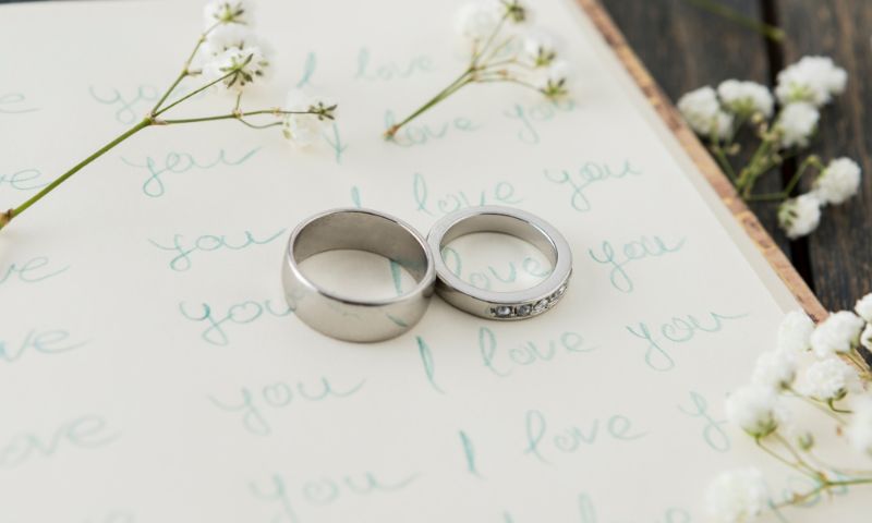 Fedi nuziali personalizzate in occasione dei 25 anni di matrimonio