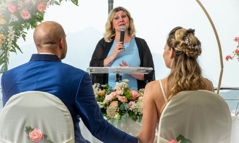 Stefania Marvulli celebra un matrimonio